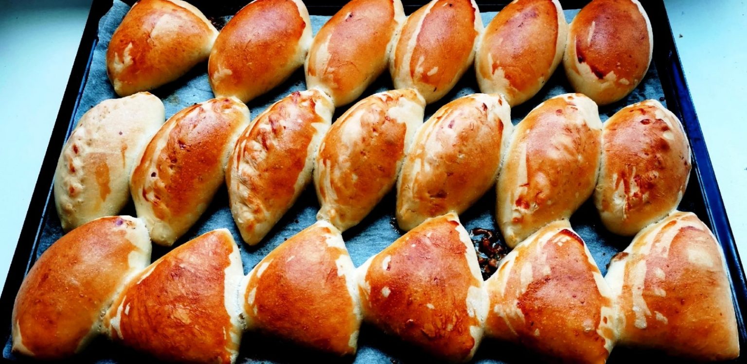 Салат из капусты, сыра, яиц и зеленого лука — рецепт с