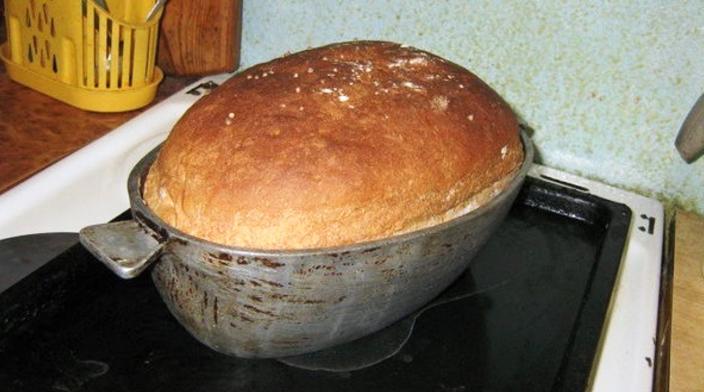 Печь хлеб в форме. Домашний хлеб. Домашний хлеб в духовке. Вкусный домашний хлеб в духовке. Хлеб домашний дрожжевой.