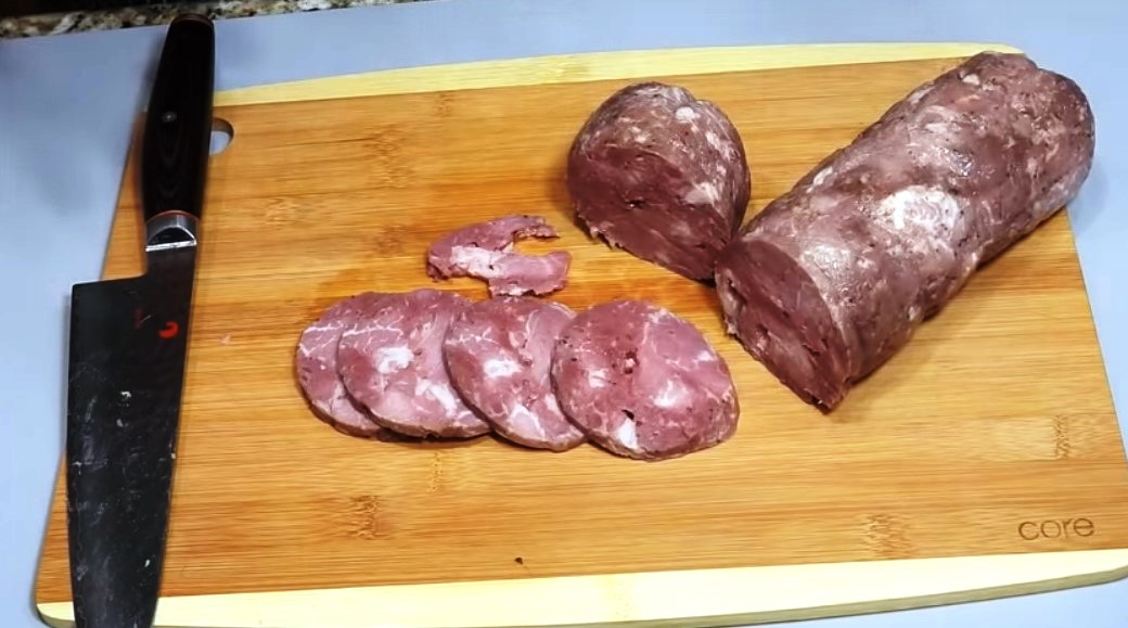 классный колбасный. выставка мясных продуктов. часы колбаса. часы колбаса. часы колбаса.