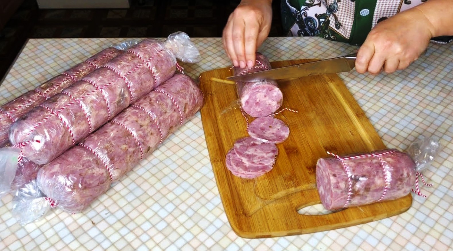 Колбаса в домашних условиях из свинины в кишке с нитритной солью рецепт с фото