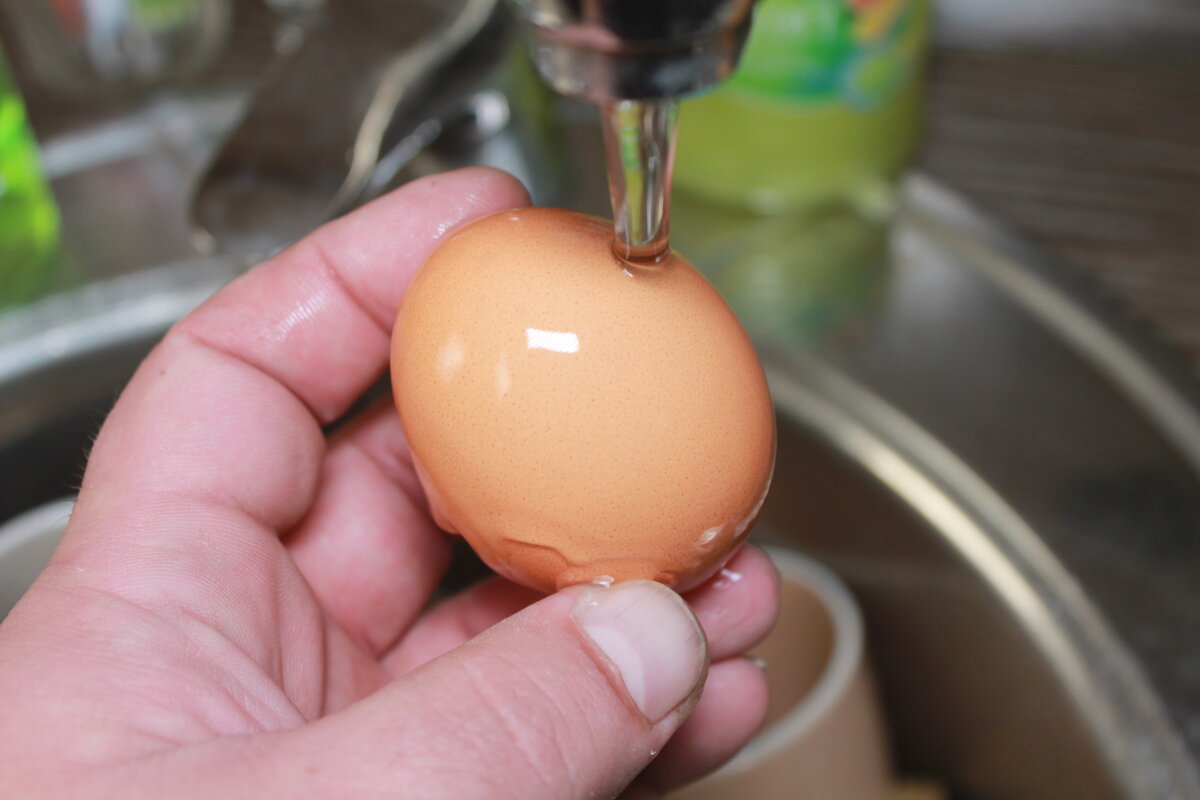 Сотрудница советской столовой подсказала, как варить яйца, чтобы они чистились за несколько секунд без холодной воды