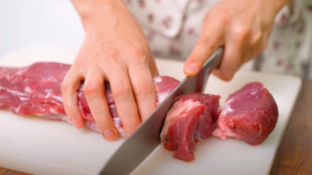 как вкусно приготовить мясо ягненка на сковороде