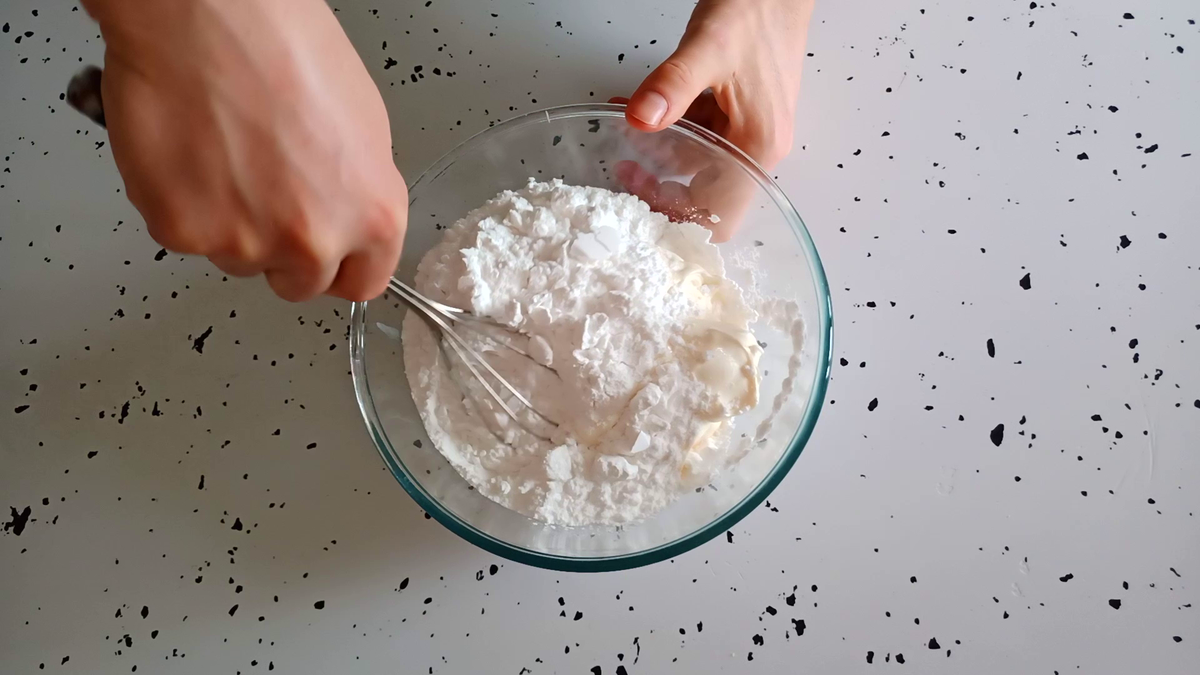 Можно ли заменить сахарную пудру сахаром. Сметанный крем с сахарной пудрой. Крем сметана с сахарной пудрой. Крем для торта из сметаны и сахарной пудры. Крем сметанный с сахарной пудрой пропорции.