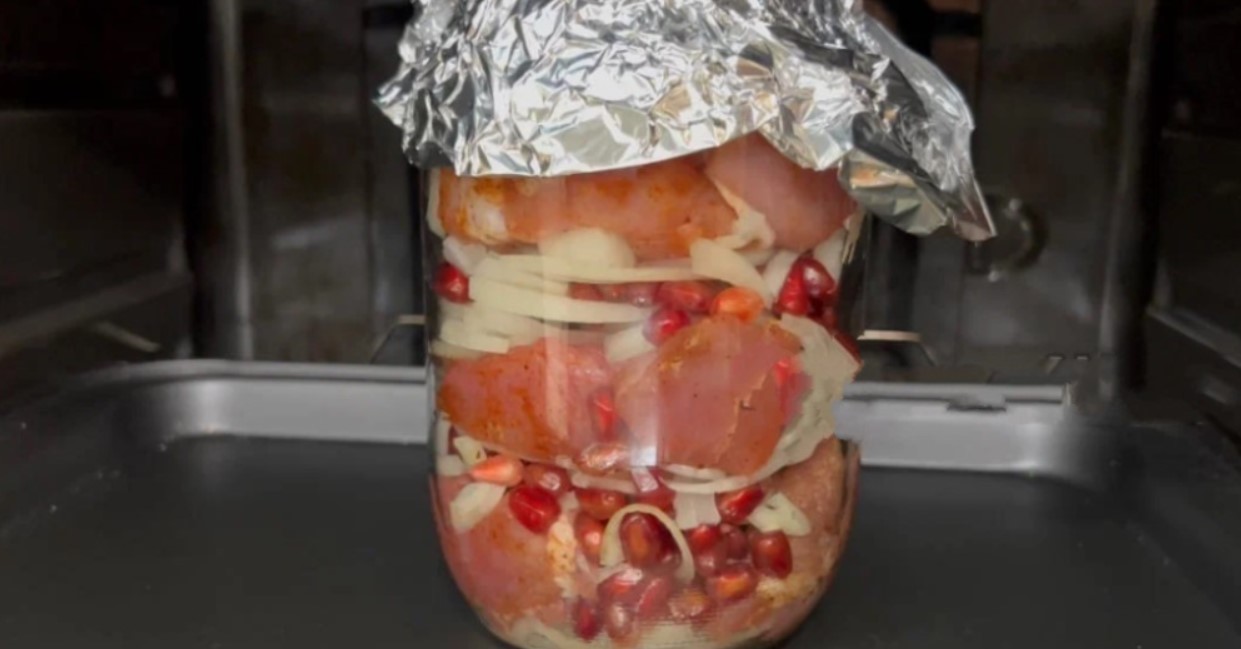 цыпленок в желе блюдо. пробовал мясо. мясо ростбиф. пробовал мясо. чай с мясом.