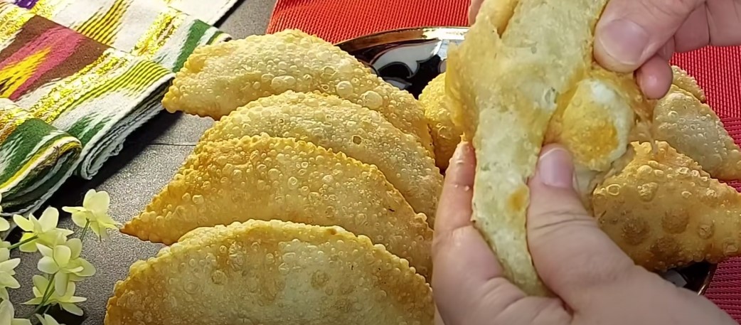 Чебуреки пузырчатые хрустящие с уксусом