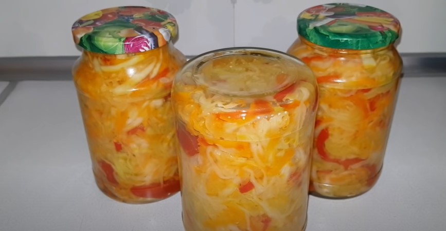 Овощной салат на зиму. Консервация пикули ассорти овощное. Салаты на зиму. Капуста ассорти на зиму салат. Салат на зиму слоями.