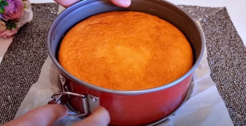 Самый ПРОСТОЙ и БЫСТРЫЙ рецепт пирога на кефире с вареньем: вкусно и минимум ингредиентов