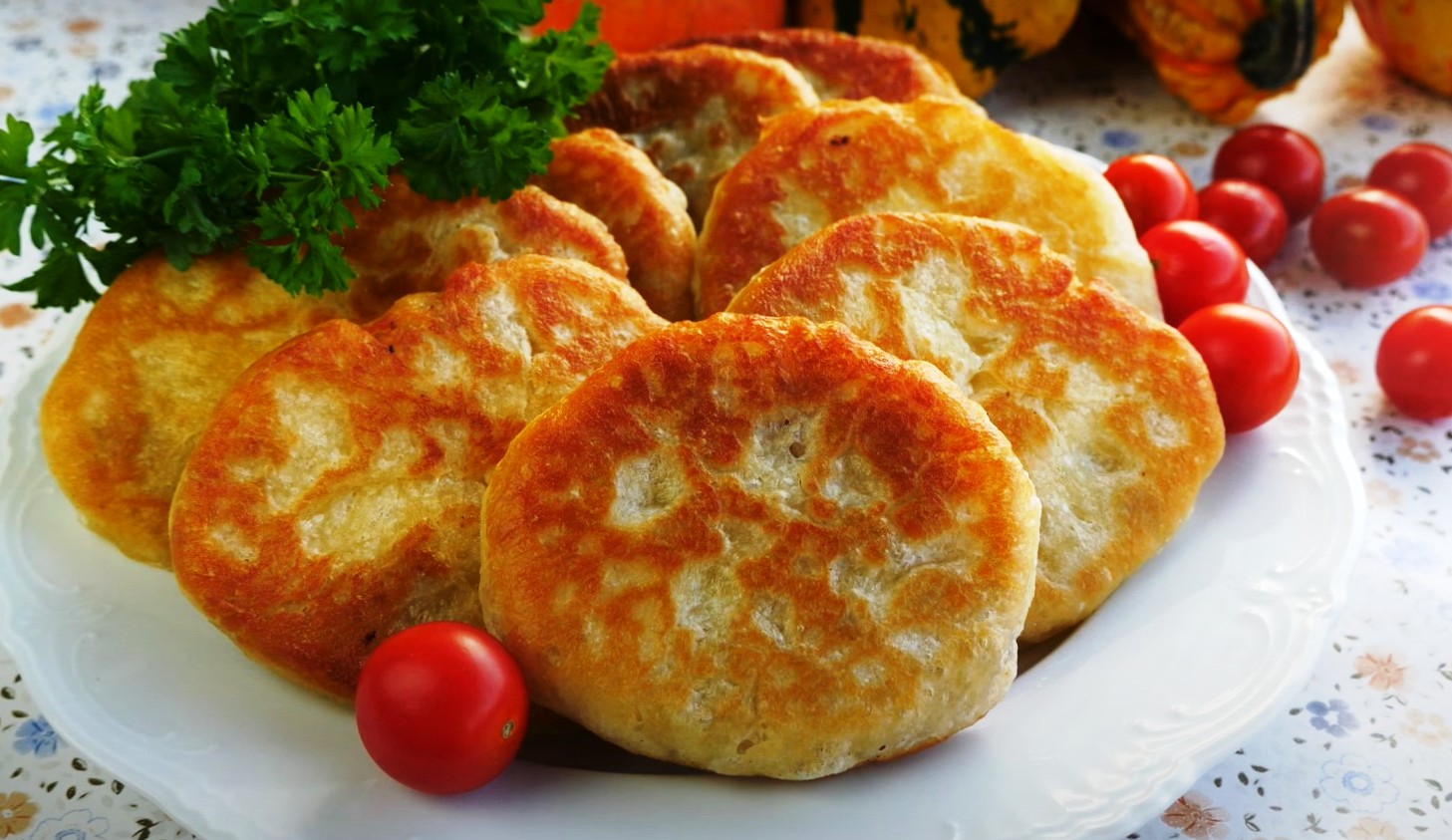 Жареные пирожки на дрожжах - пошаговый рецепт с фото на zelgrumer.ru