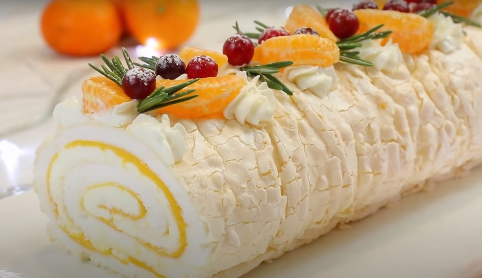 Меренговый рулет с мандариновым курдом. Красивый и сладкий десерт на ...