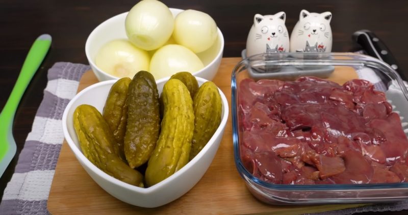 Пять рецептов салатов с огурцами
