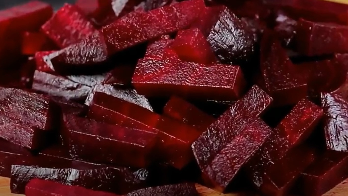 пляцок очи царицы. кофейные кексы с грецкими орехами. шоколадный торт без выпечки. пирожки с курагой и черносливом. шведские митболы.