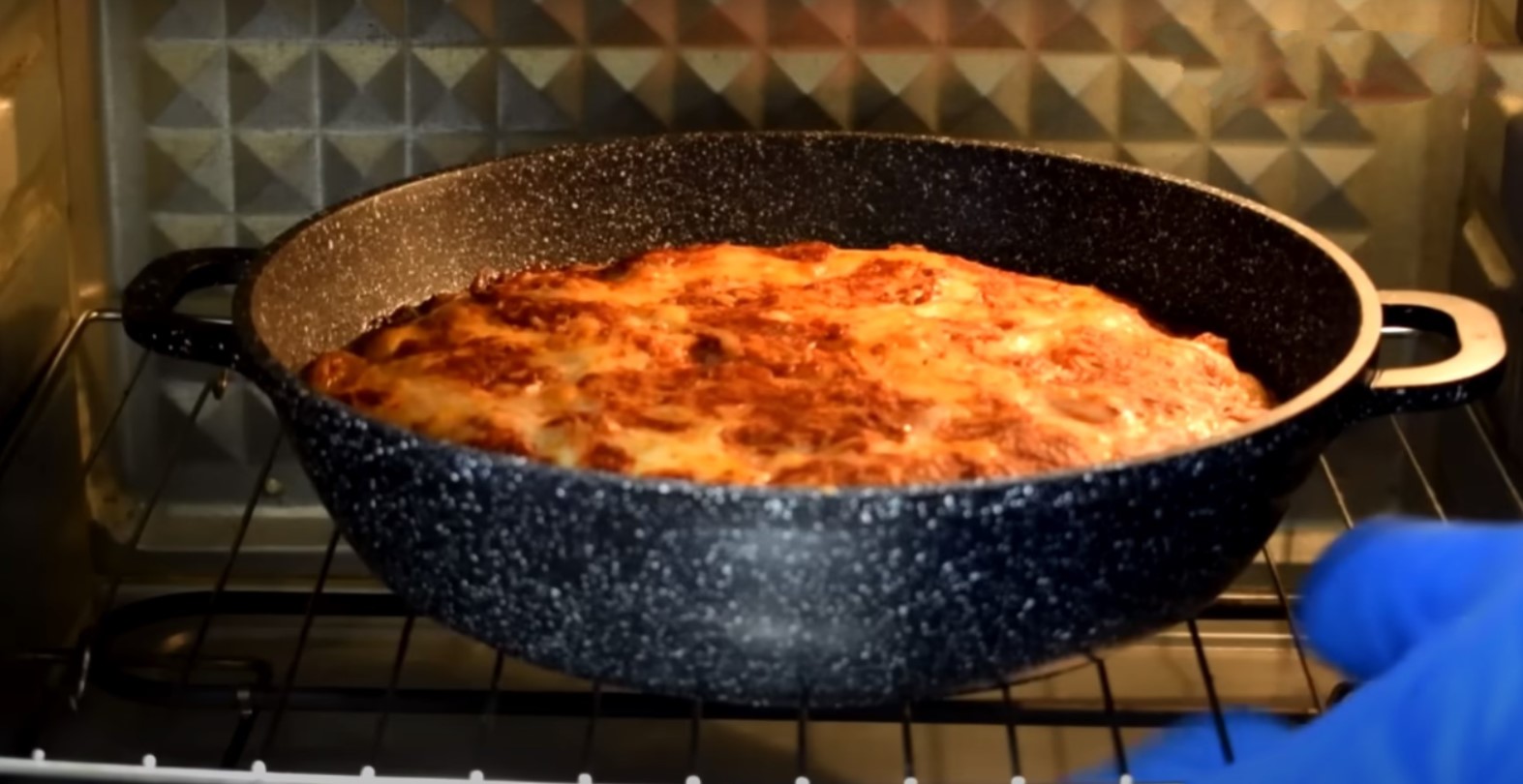 как сделать чтобы пицца не пригорела в духовке фото 59