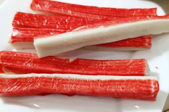 Ресторанный салат из крабовых палочек от Виктора Ерофеева