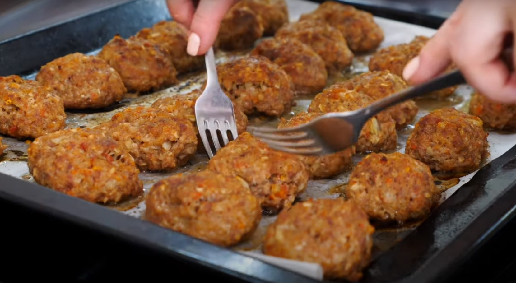 Биточки в духовке. Биточки в духовке. Котлеты на противне. Котлеты в духовке на противне. Жареные котлеты в духовке.