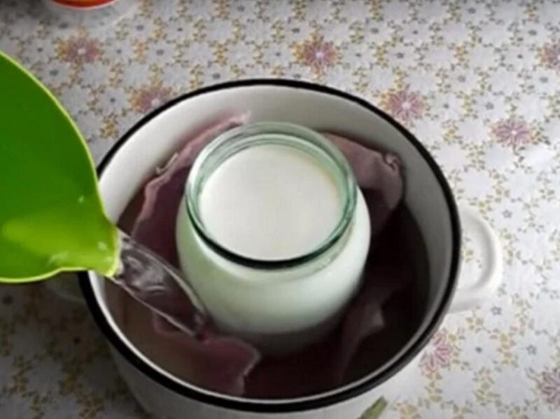 Рецепт: Домашняя сметана - Сметана из магазинного молока. Бюджетный и простой рецепт.