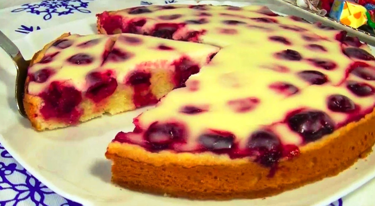 Вишневый пирог со сметанной заливкой Рецепт с фото