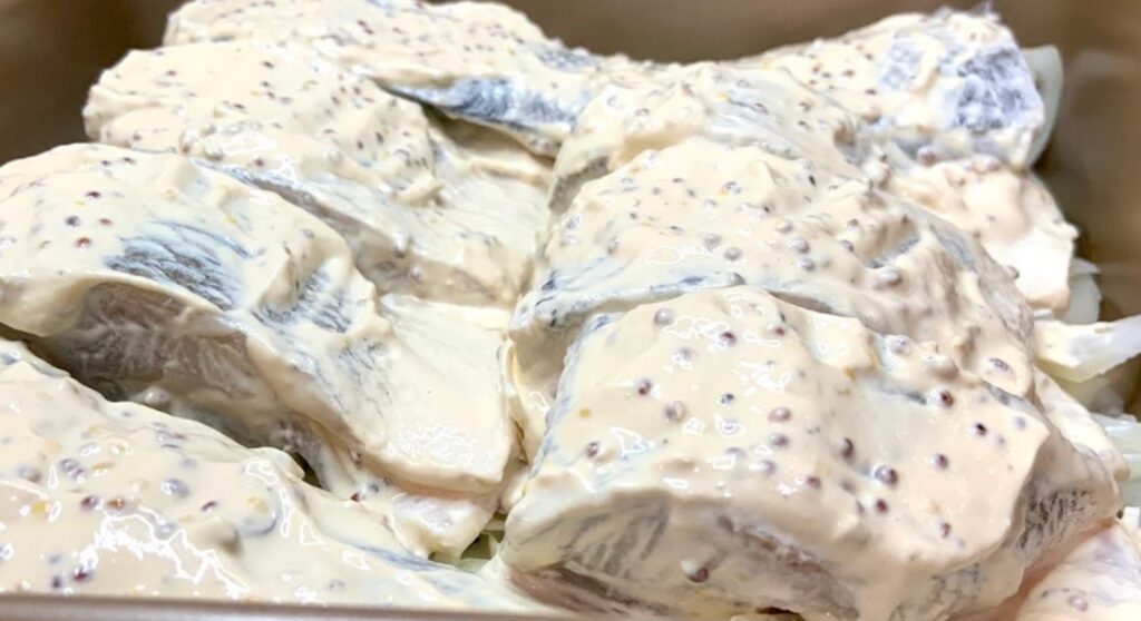 Как вкусно запечь рыбу в духовке. Невероятно простой рецепт приготовления