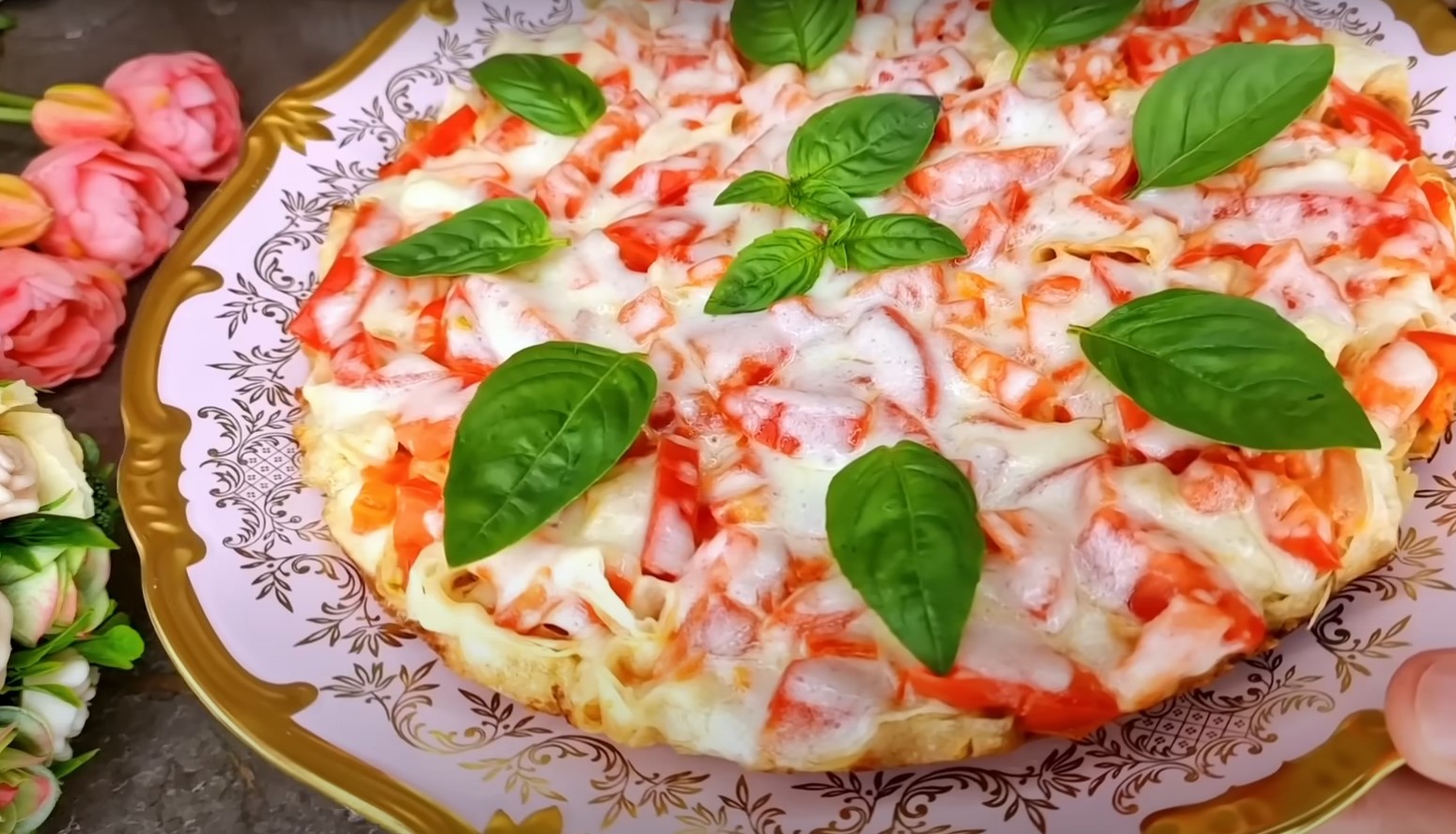 пицца на сковороде из лаваша с яйцом колбасой и сыром нарезанного помидорами рецепт фото 54