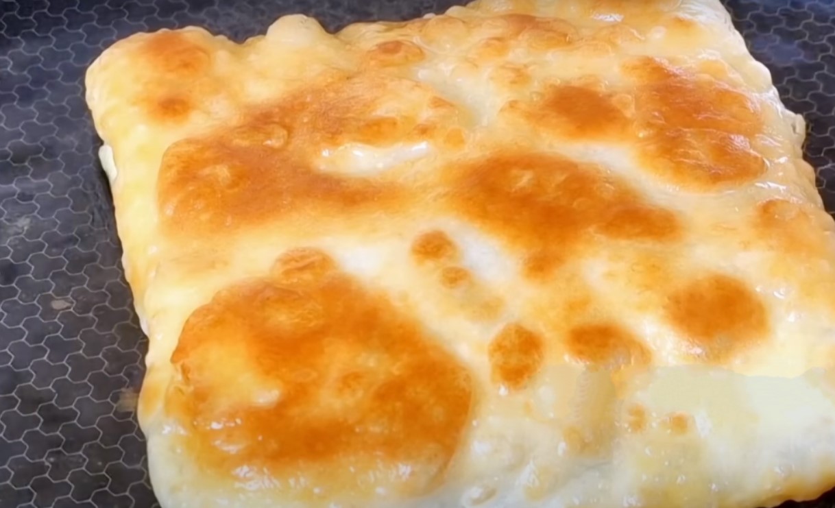 Получаются вкусные простые пирожки-конвертики.