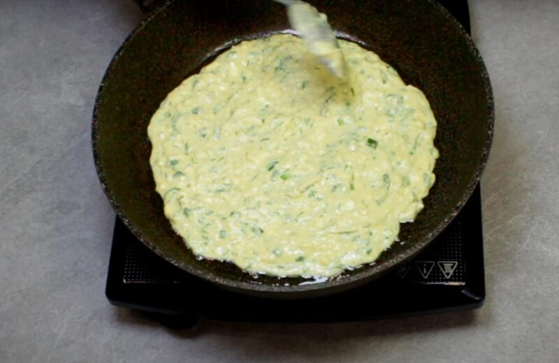Хачапури с творогом и зеленью на сковороде. Рецепт теста на кефире
