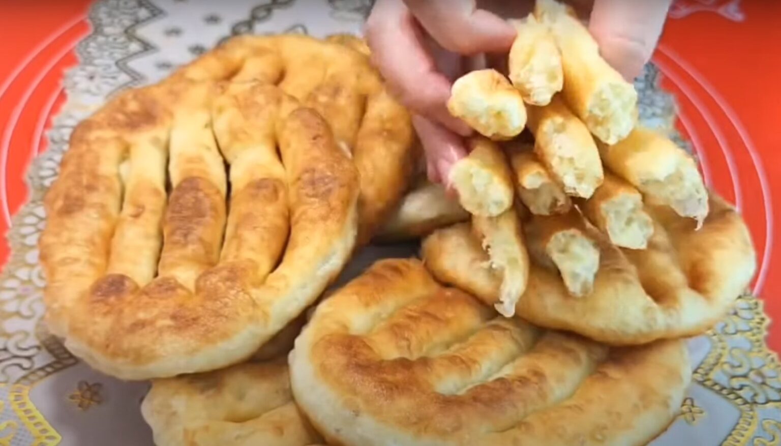 Беру картофель и манку. Пирожки теперь не готовлю, нашла рецепт проще ...