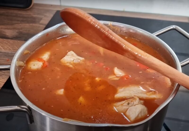 Украинский фасолевый суп со свининой