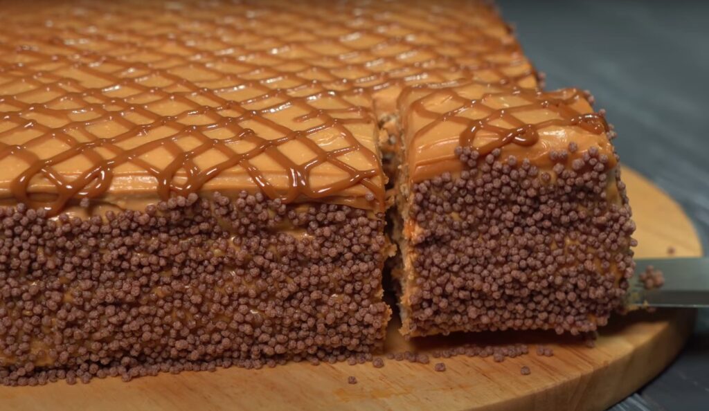 Торт на сковороде со сгущенкой с заварным кремом. Торт в духовке со сгущенкой быстро. Торт в духовке со сгущенкой быстро. Быстрый торт. Торт простой.