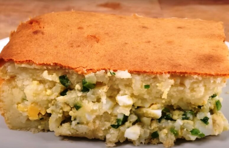 Рецепт заливного пирога на кефире с рисом, яйцом и луком
