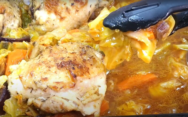 Кочан капусты и куриные бедра. Так готовит моя турецкая бабушка: вкусный и недорогой рецепт