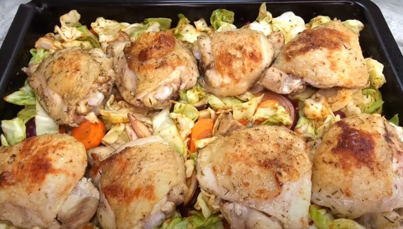 Кочан капусты и куриные бедра. Так готовит моя турецкая бабушка: вкусный и недорогой рецепт