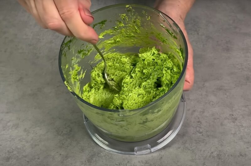 Простая вкусная паста из зеленого лука: хранится до 1 года. Даже не думала, что буду делать такие заготовки на зиму