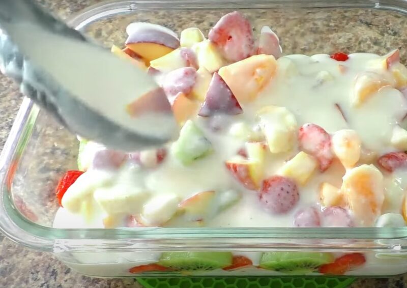 Молоко, сметана и фрукты. Рецепт за 1 час: вкусный и полезный десерт без желатина и выпечки