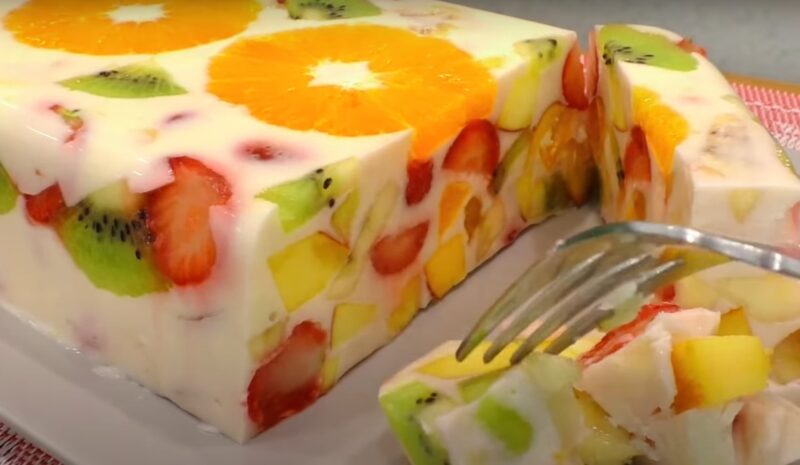 Молоко, сметана и фрукты. Рецепт за 1 час: вкусный и полезный десерт без желатина и выпечки
