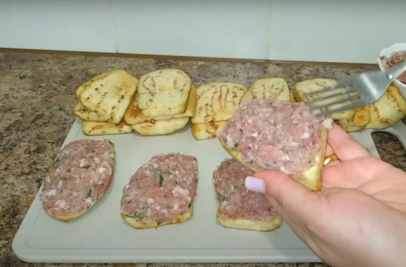 Беру 3 баклажана и немного фарша. Потрясающий рецепт из баклажанов на обед или ужин