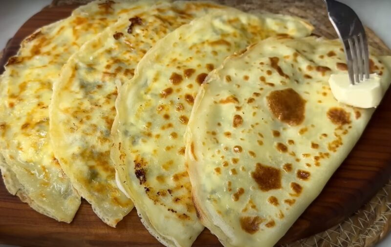 Вкусные ленивые "Чуду". Только мука и вода: тесто не раскатываю, а наливаю на сковороду