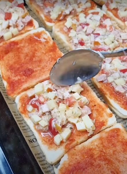 Всегда готовлю их на завтрак или быстрый перекус. Простой и вкусный рецепт пиццы-бутербродов
