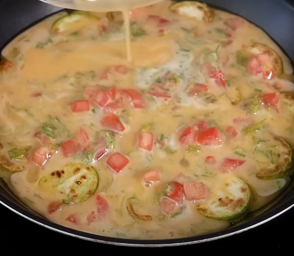 Кабачки, помидоры и яйца. Как приготовить идеально вкусный летний ужин: простое и сытное блюдо