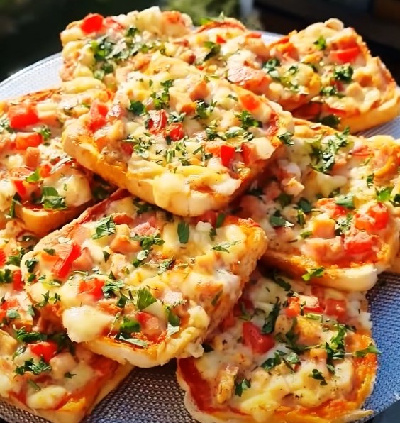Всегда готовлю их на завтрак или быстрый перекус. Простой и вкусный рецепт пиццы-бутербродов