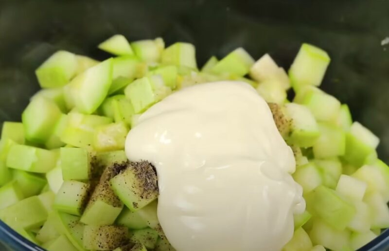 Кабачки в новом формате: сырые, но безумно вкусные. Летний хит с чесноком и ароматным соусом
