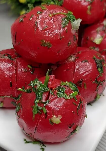Помидоры - "Сказка". Невероятно вкусные и ароматные: не помидоры, а "конфетка"