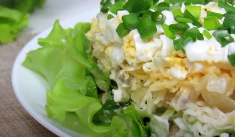 Салат, который выглядит как из ресторана! Свежий, но при этом удивительно сытный - гости всегда просят рецепт