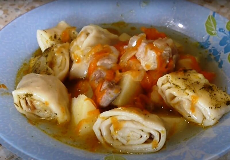Легко заменит все обычные супы с галушками. Штрудель с мясом и картошкой: приготовила и не пожалела
