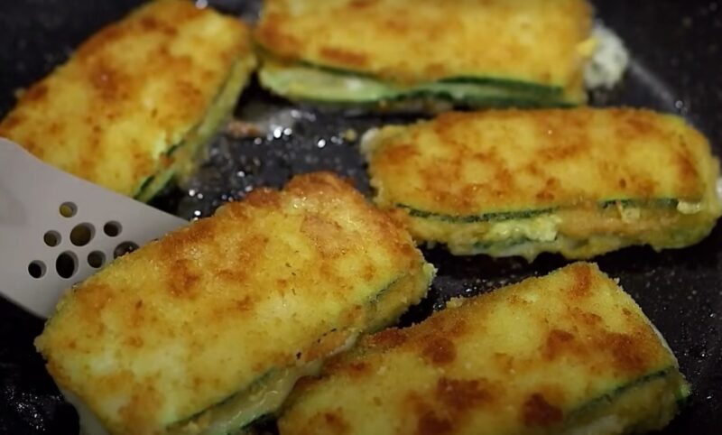 Кабачки по-новому: с хрустящей корочкой и тающим сыром. Доступный рецепт - готовлю все лето без устали