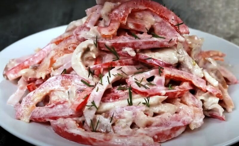 Мясной салат "Люкс". Подходит и для обычного ужина и на праздничный стол: в составе 2 вида нежного мяса