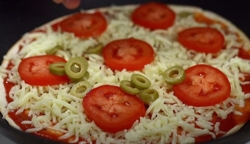 Быстрая пицца на пите: готовится за 10 минут, а вкус как из настоящей печи. Никто не отличит от традиционного теста