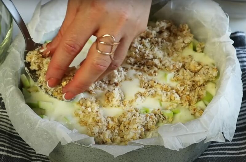 Яблочный пирог, который удивляет. Простой в приготовление, а вкус запомнился на всю жизнь - просто восторг