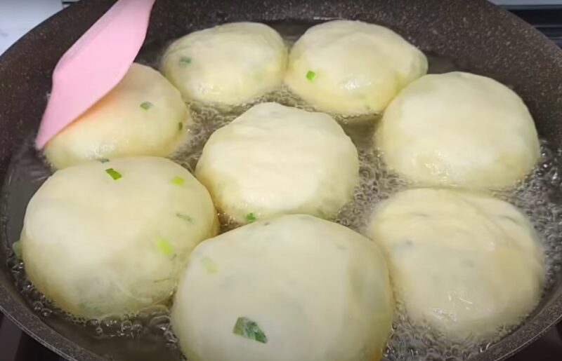 Забытый вкус детства: картофельные булочки по бабушкину рецепту. Готовятся проще, чем кажется