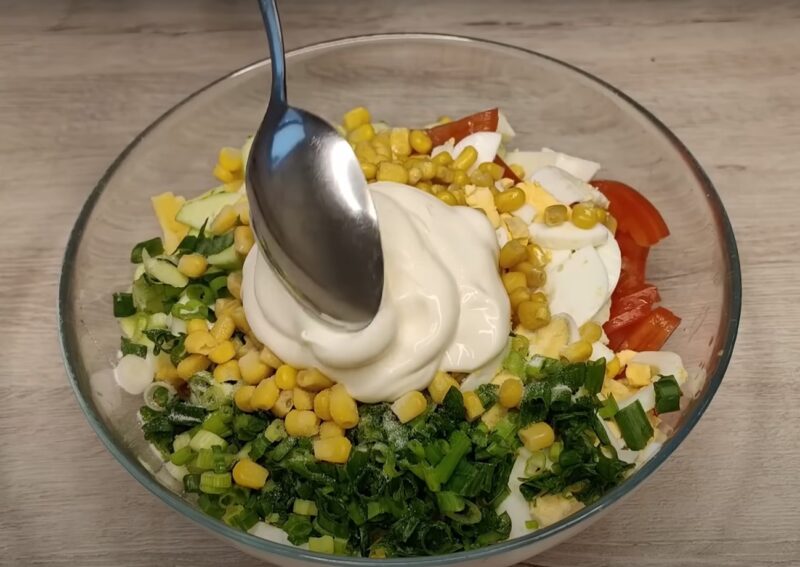 Салат «Секрет Дачника» – простой, сытный и невероятно вкусный! Готовлю его всё лето