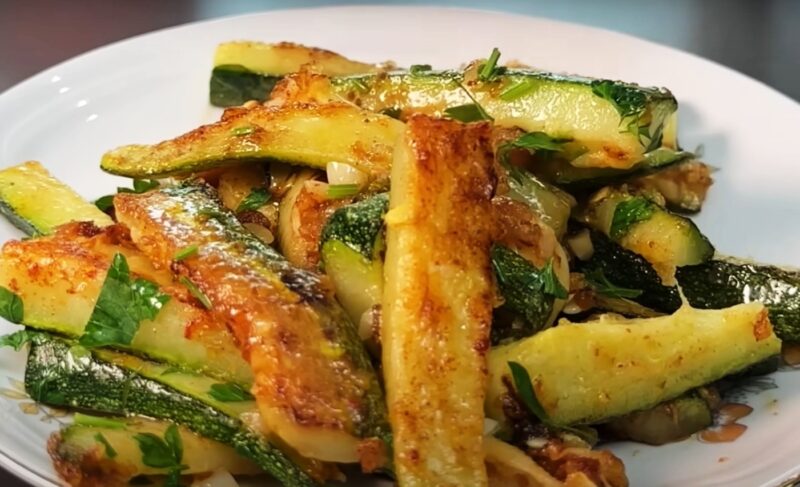 Невероятно вкусно и просто. Жареные кабачки с чесноком – идеальная закуска для дружеских посиделок