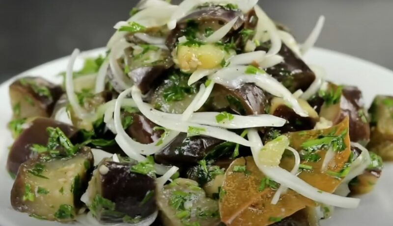 Новый хит вашей кухни: бюджетные баклажаны на вкус — как дорогие грибы. Простой рецепт на обед или ужин